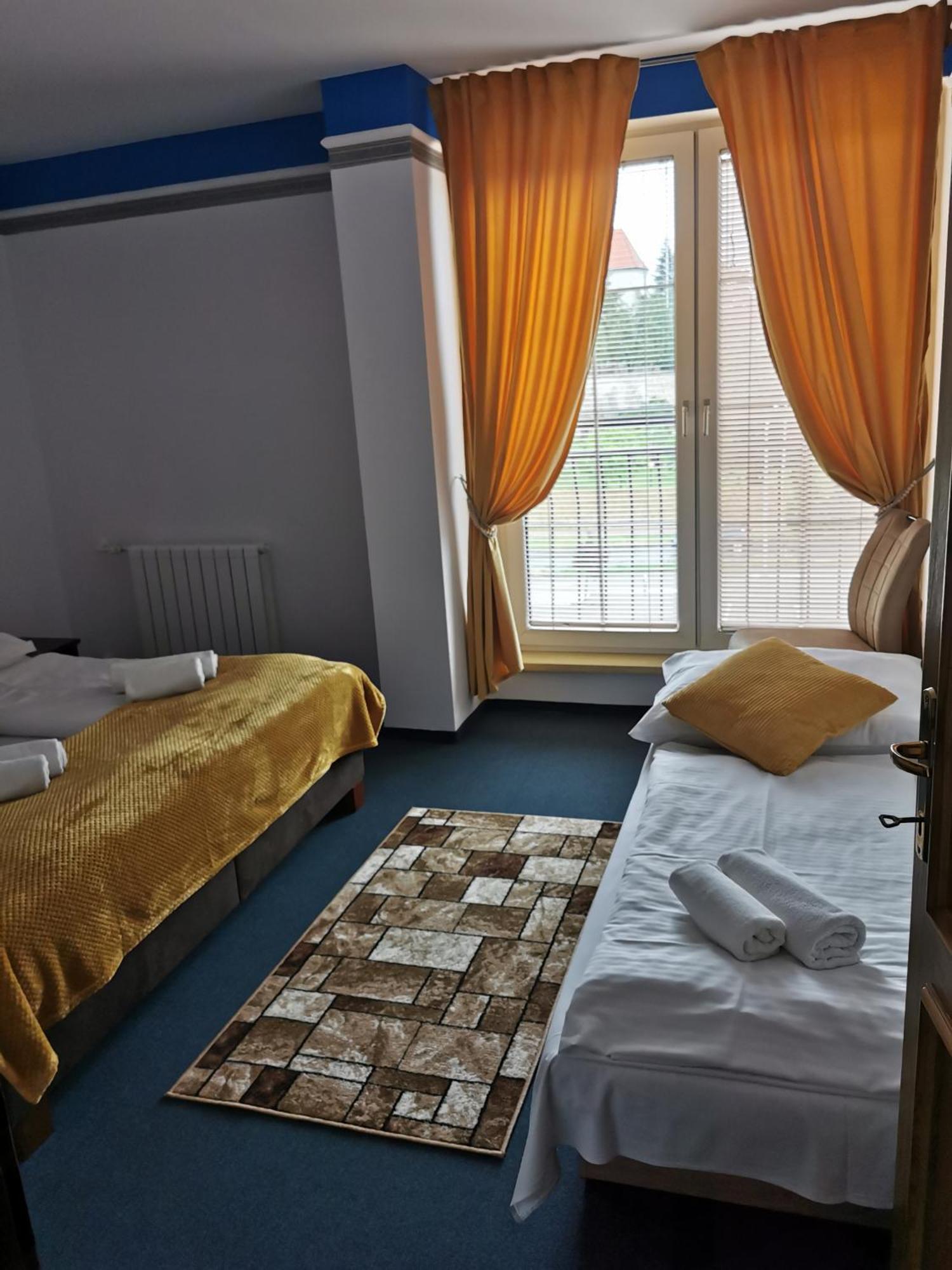 Hotel Diana Nové Mesto nad Váhom Habitación foto